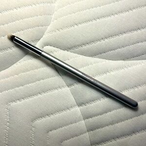 IT Cosmetics Airbrush Smokey Liner Brush #125